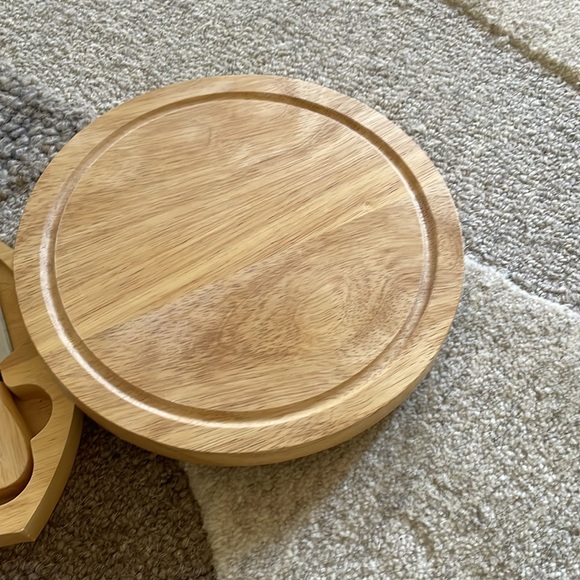 New travel cheese board with all utensils for picnic cheese etc - Picture 3 of 8